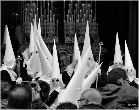  Everyday Madrid - A Photographic Rhapsody in Monochrome